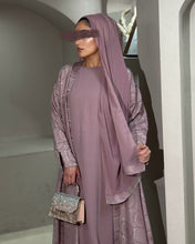 Load image into Gallery viewer, Stunning Jacquard Patterned Abaya Set in Cloche Cut (Tea Pink)