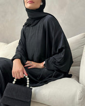 Load image into Gallery viewer, *Best Seller* Umrah Abaya with Wudhu Friendly Clipped Sleeves (Black)