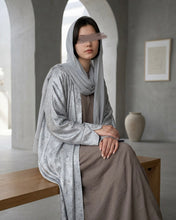 Load image into Gallery viewer, Three-Piece Metallic Set: Floral Patterned Cloche-Cut & Silky Inner Dress (Silver)