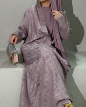 Load image into Gallery viewer, Stunning Jacquard Patterned Abaya Set in Cloche Cut (Tea Pink)
