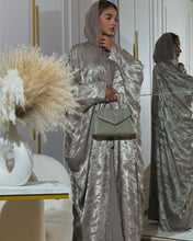 Load image into Gallery viewer, Three-Piece Set: Metallic Patterned Bisht & Silky Inner Dress (Taupe)