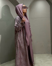 Load image into Gallery viewer, Stunning Jacquard Patterned Abaya Set in Cloche Cut (Tea Pink)
