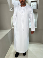 Load image into Gallery viewer, Emirati Omani Thobe with Zip and Tassel (Off-White)