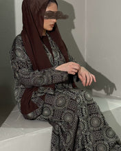 Load image into Gallery viewer, Stunning Jacquard Patterned Abaya Set in Cloche Cut (Coffee Brown)