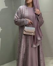 Load image into Gallery viewer, Stunning Jacquard Patterned Abaya Set in Cloche Cut (Tea Pink)