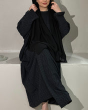 Load image into Gallery viewer, Zigzag Patterned Butterfly Abaya Set (Black)