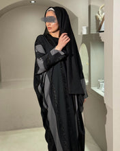Load image into Gallery viewer, Striped Butterfly Abaya Set (Black)