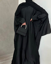 Load image into Gallery viewer, *Best Seller* Umrah Abaya with Wudhu Friendly Clipped Sleeves (Black)