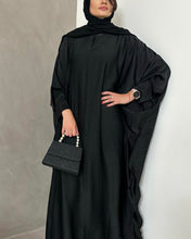 Load image into Gallery viewer, *Best Seller* Umrah Abaya with Wudhu Friendly Clipped Sleeves (Black)
