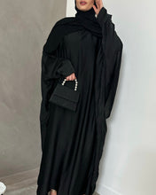 Load image into Gallery viewer, *Best Seller* Umrah Abaya with Wudhu Friendly Clipped Sleeves (Black)