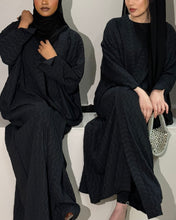 Load image into Gallery viewer, Zigzag Patterned Butterfly Abaya Set (Black)