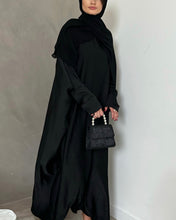 Load image into Gallery viewer, *Best Seller* Umrah Abaya with Wudhu Friendly Clipped Sleeves (Black)