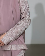 Load image into Gallery viewer, Stunning Jacquard Patterned Abaya Set in Cloche Cut (Tea Pink)