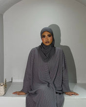 Load image into Gallery viewer, Zigzag Patterned Abaya Set for Umrah and Ramadan