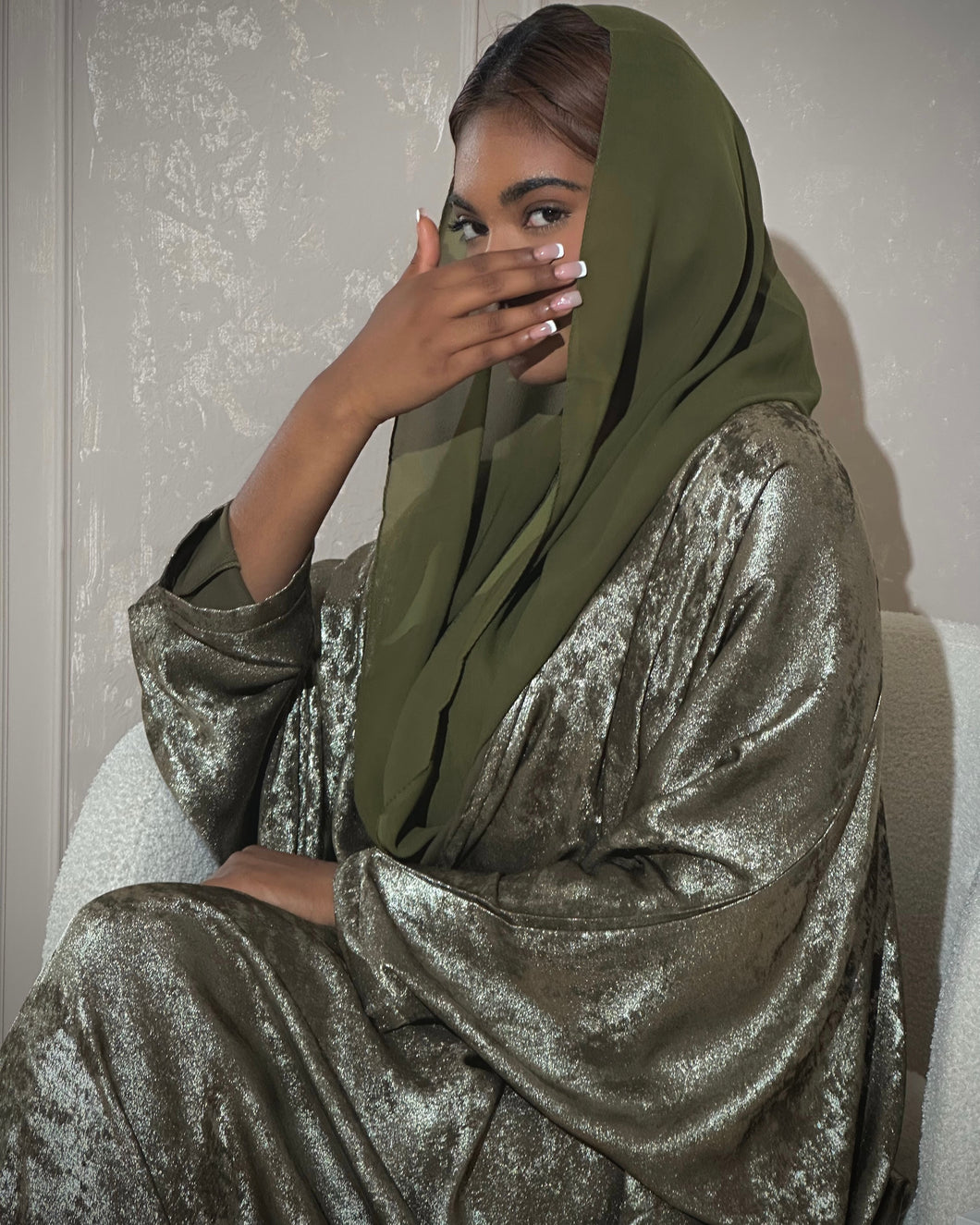 Three-Piece Set: Metallic Patterned Bisht & Silky Inner Dress (Khaki)