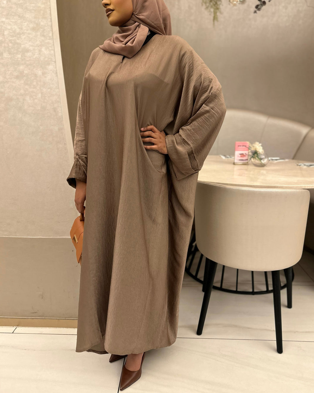 *Best Seller* Umrah Abaya with Clip at the Sleeves (Chocolate)