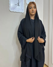 Load image into Gallery viewer, Luxurious Embellished Abaya (Black)
