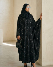 Load image into Gallery viewer, Japanese Floral Batwing Open Abaya with Matching Hijab (Silver Floral)
