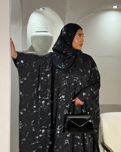 Load image into Gallery viewer, Japanese Floral Batwing Open Abaya with Matching Hijab (Silver Floral)
