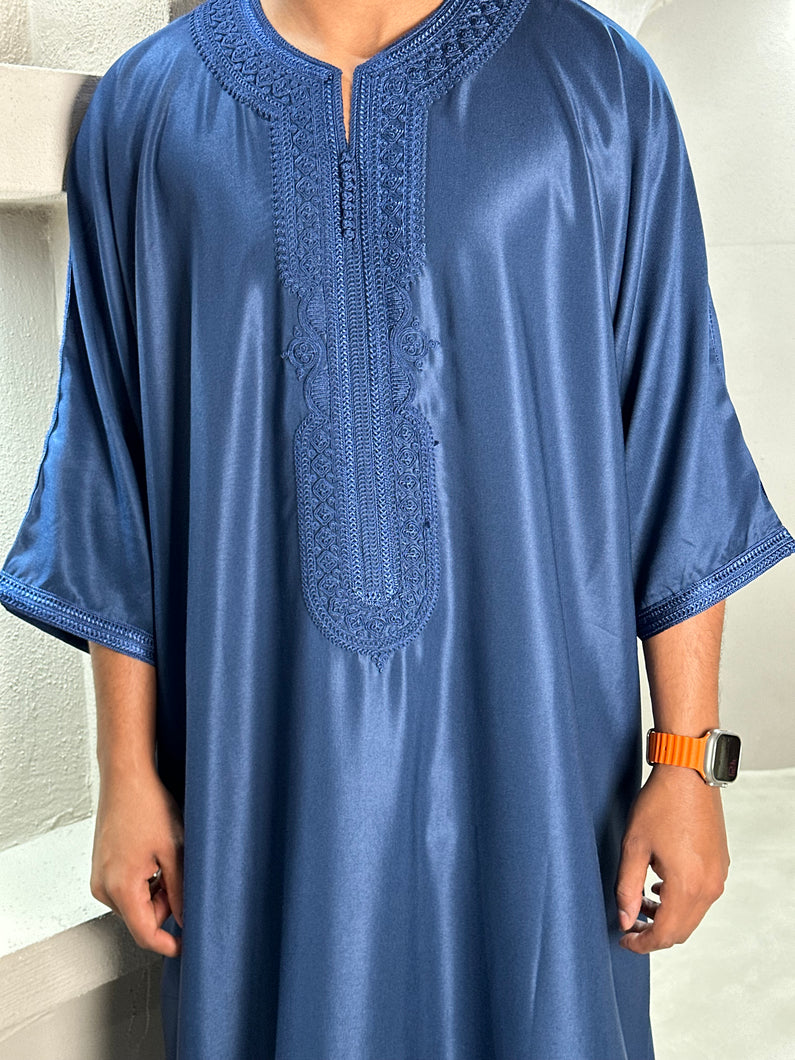  Front view of premium Moroccan thobe in navy with traditional style

