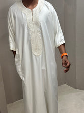 Load image into Gallery viewer, Elegant off white Moroccan thobe styled as Eid outfit for men
