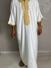 Load image into Gallery viewer, Side profile showing tailored cut of white and gold Moroccan thobe
